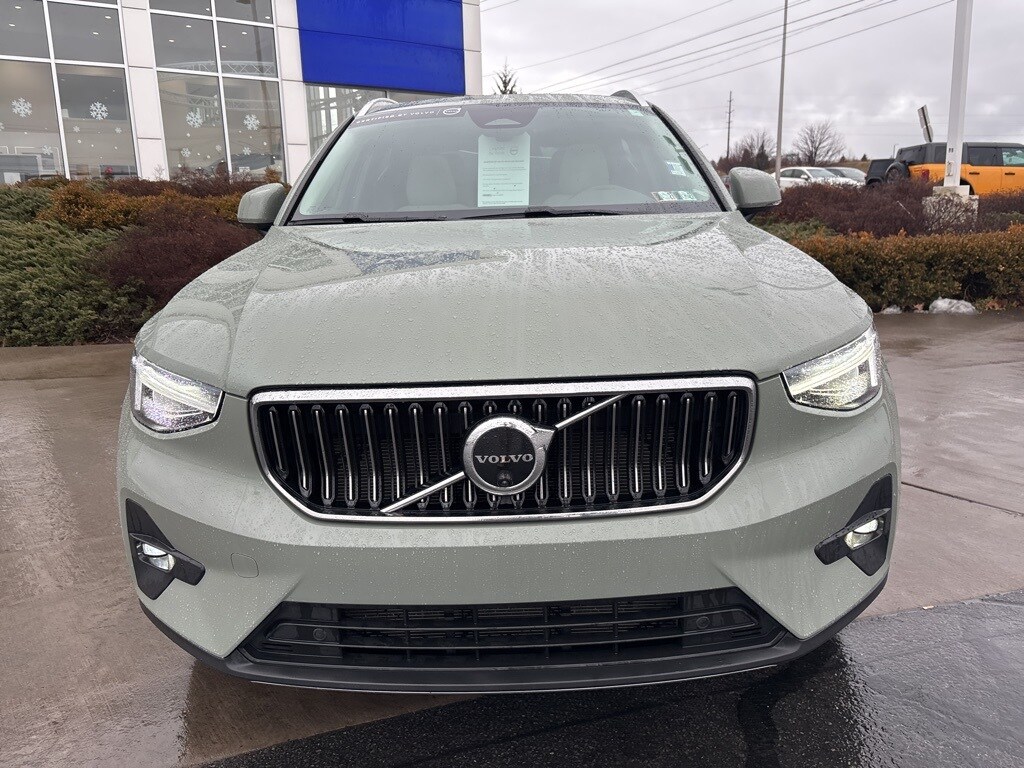 Certified 2025 Volvo XC40 B5 Ultra Bright Theme SUV