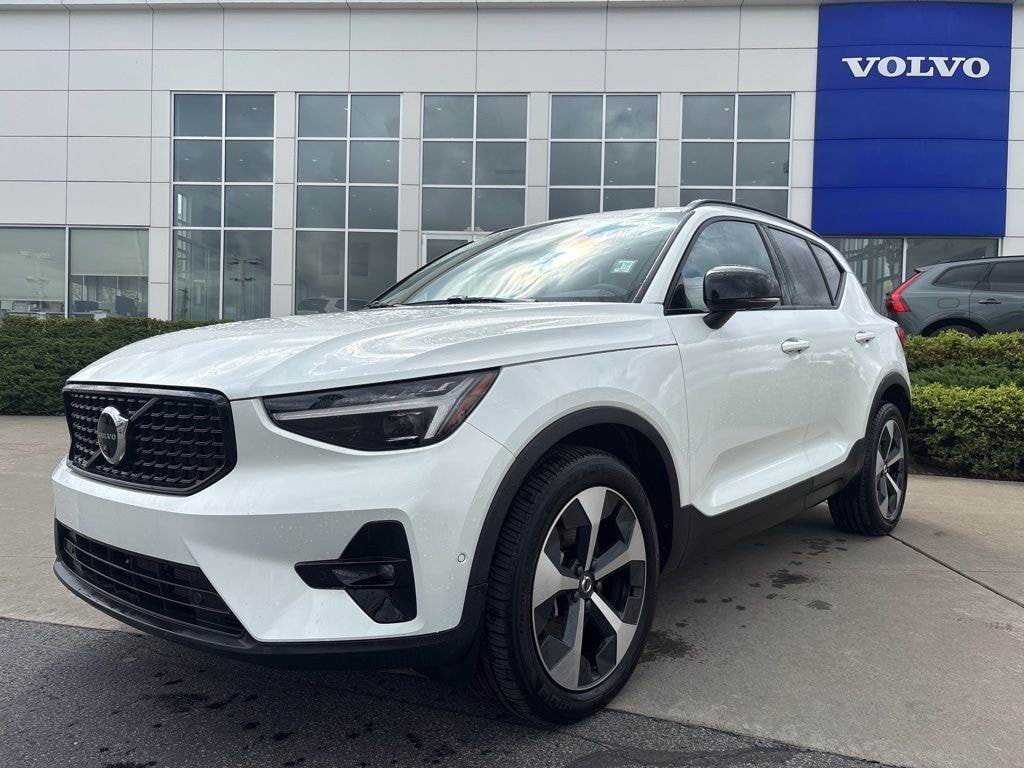 Certified 2026 Volvo XC40 B5 Plus SUV