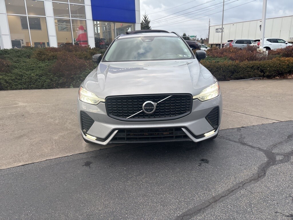 2023 Volvo XC60 B5 Plus photo 2