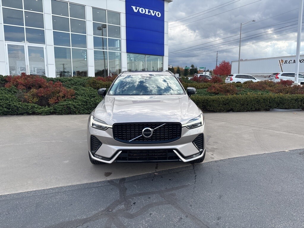 2024 Volvo XC60 B5 Core photo 2