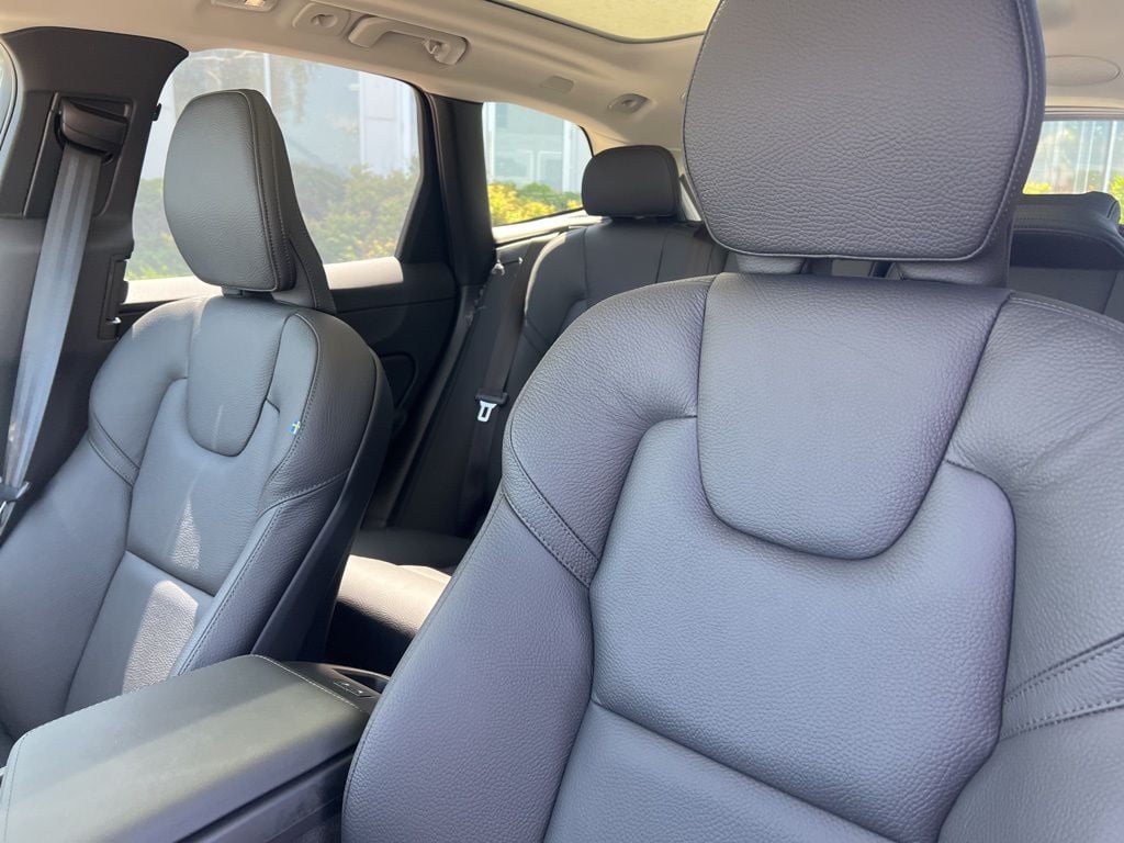 2025 Volvo XC60 Plus - Photo 15