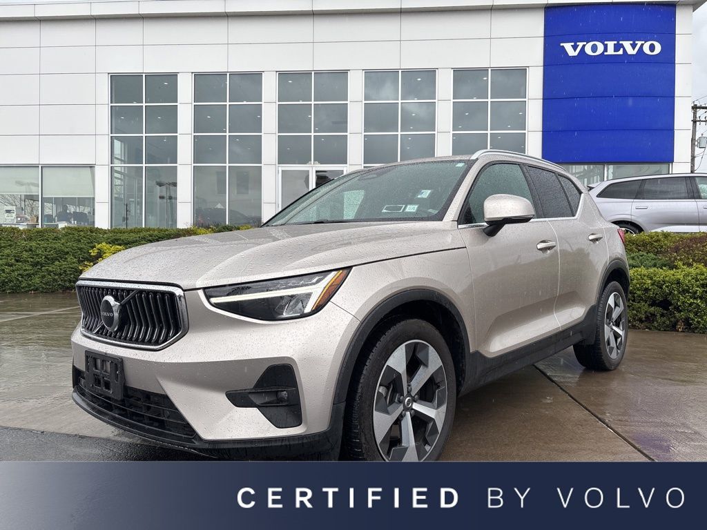 2023 Volvo XC40 B5 Plus Bright AWD's photo