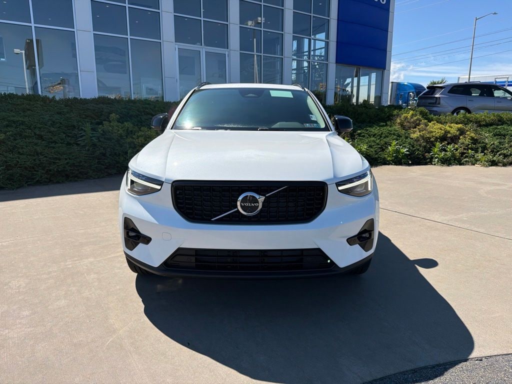 New 2026 Volvo XC40 B5 Plus SUV
