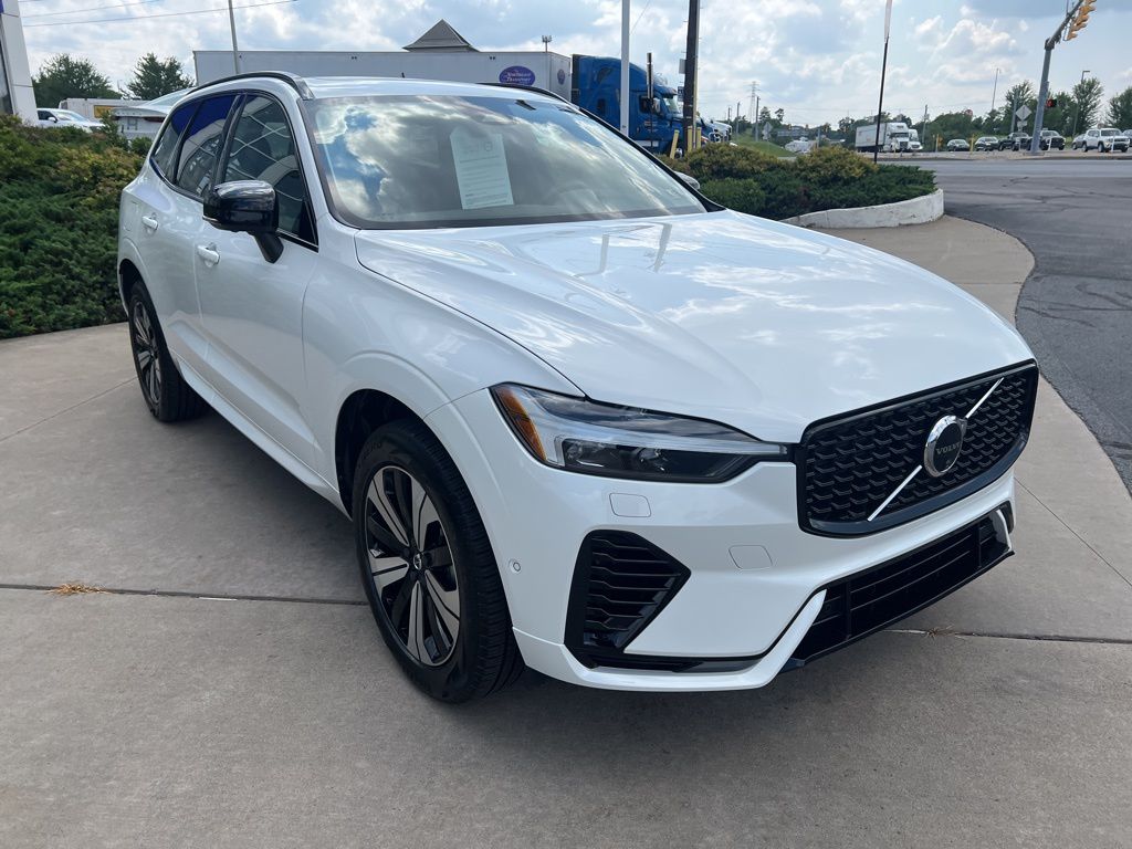 2025 Volvo XC60 Plus - Photo 7