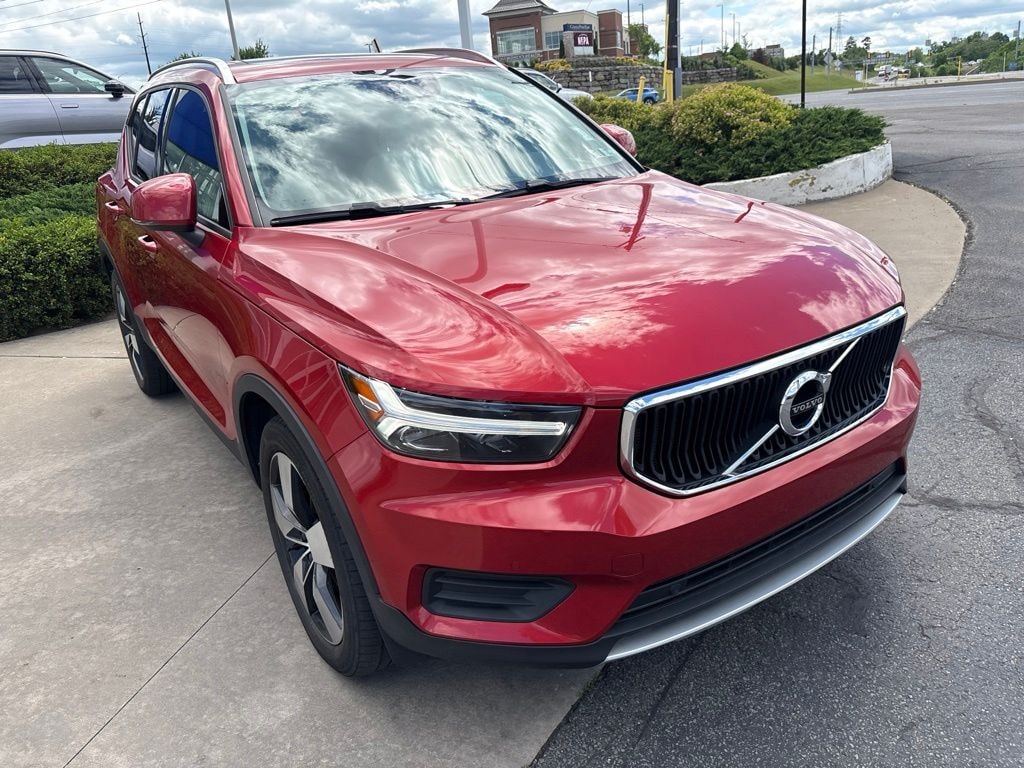 Used 2020 Volvo XC40 Momentum SUV