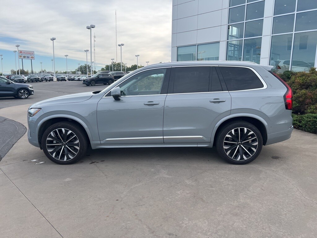 2025 Volvo XC90 B5 Plus photo 2