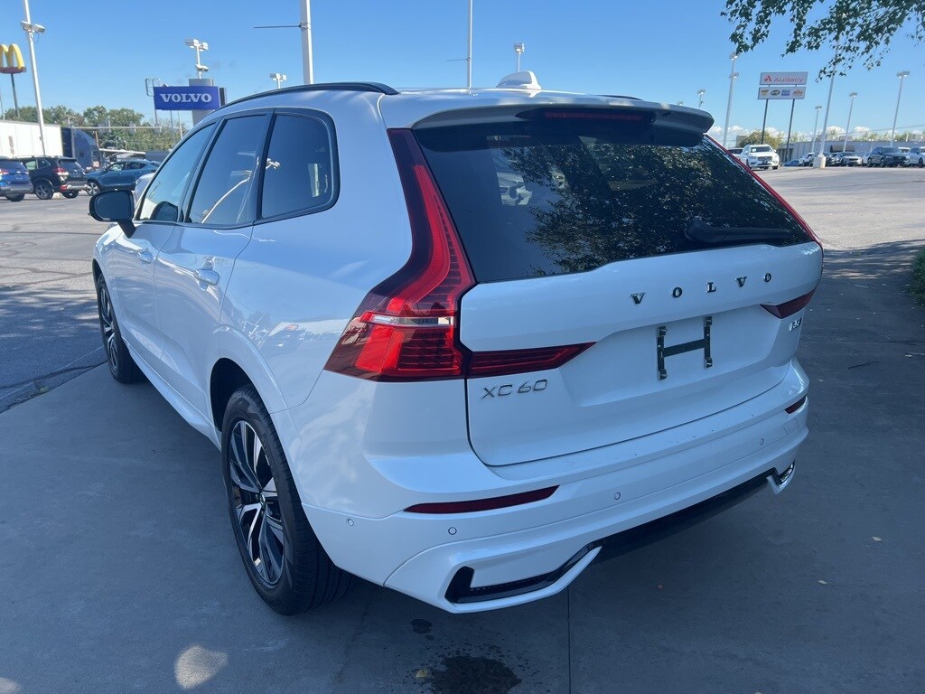 2025 Volvo XC60 B5 Plus photo 3