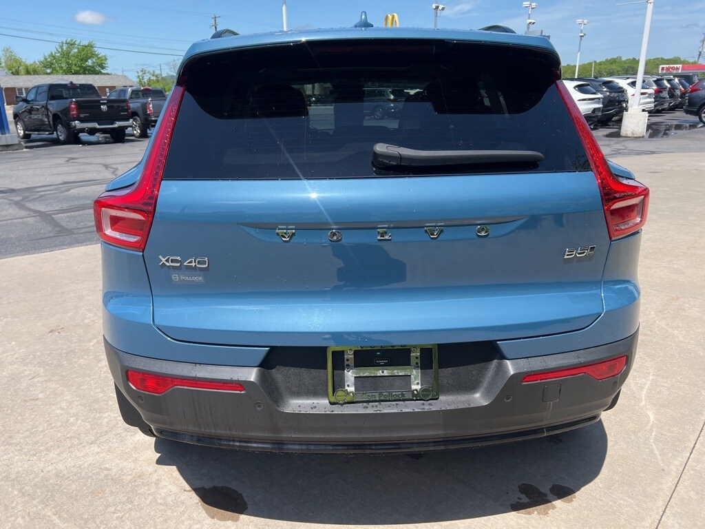 2023 Volvo XC40 Plus photo 4