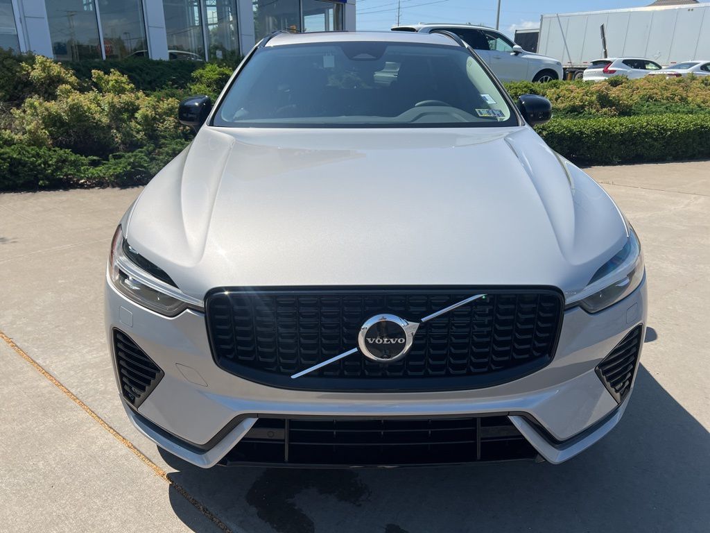 2025 Volvo XC60 Plus - Photo 8
