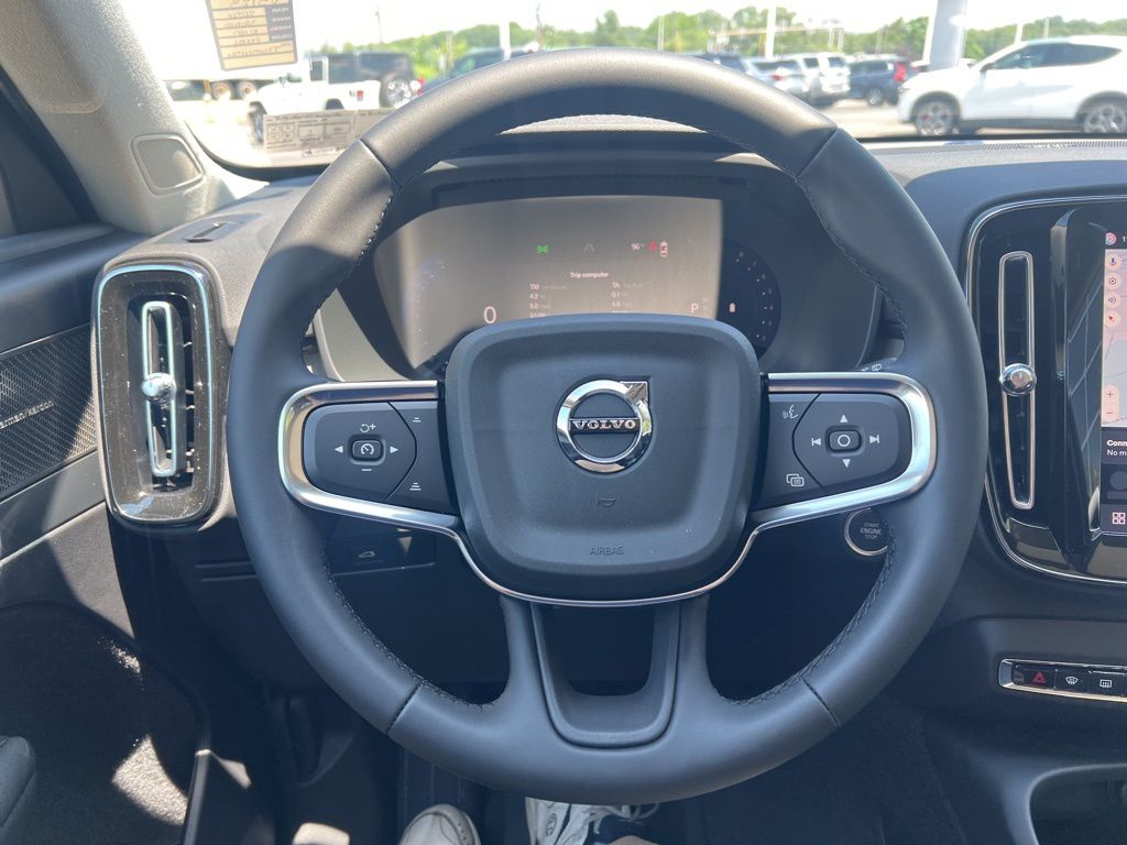 2026 Volvo XC40 Ultra - Photo 17
