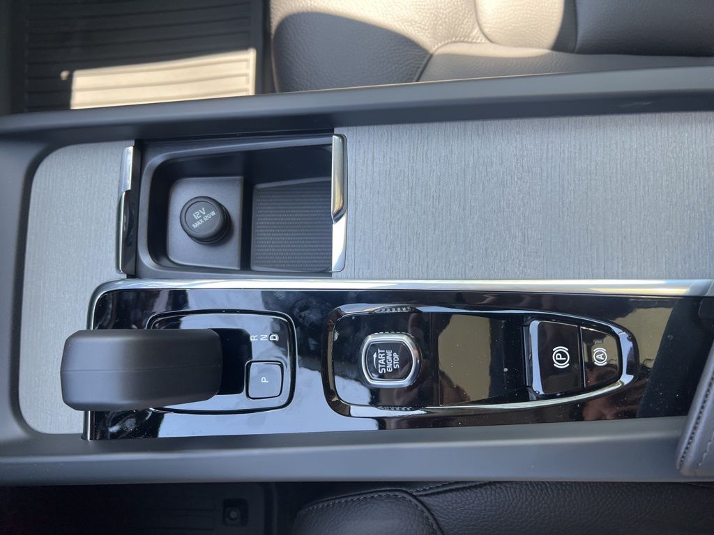 2025 Volvo XC60 Plus - Photo 24