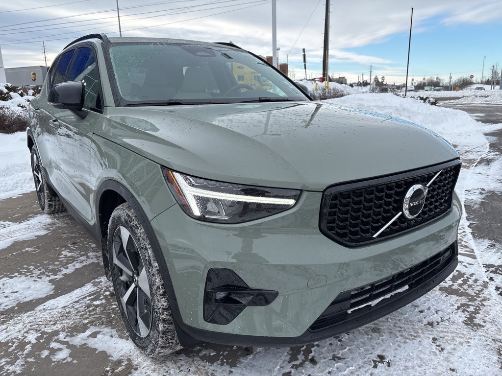 Used 2023 Volvo XC40 B5 Plus Dark Theme SUV
