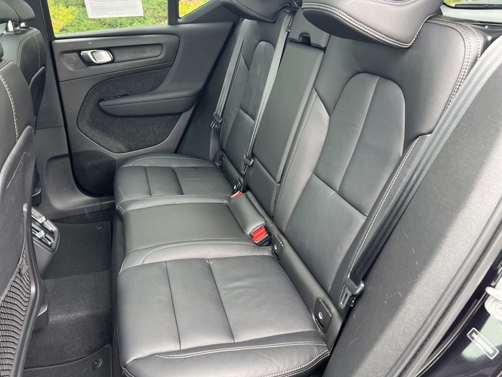 2023 Volvo XC40 Plus - Photo 28