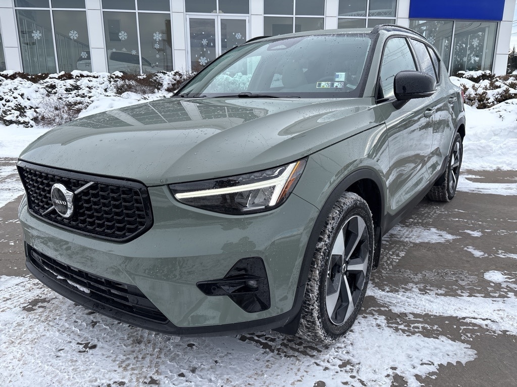 Used 2023 Volvo XC40 B5 Plus Dark Theme SUV