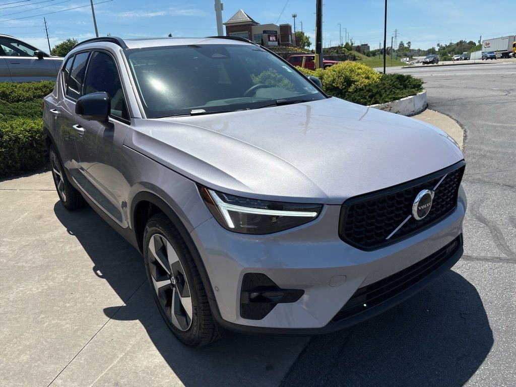 New 2026 Volvo XC40 B5 Plus SUV