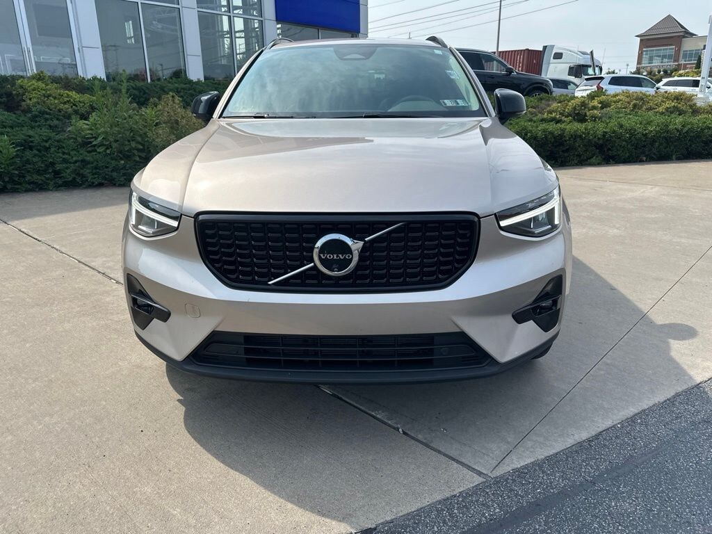 Used 2024 Volvo XC40 B5 Plus Dark Theme SUV