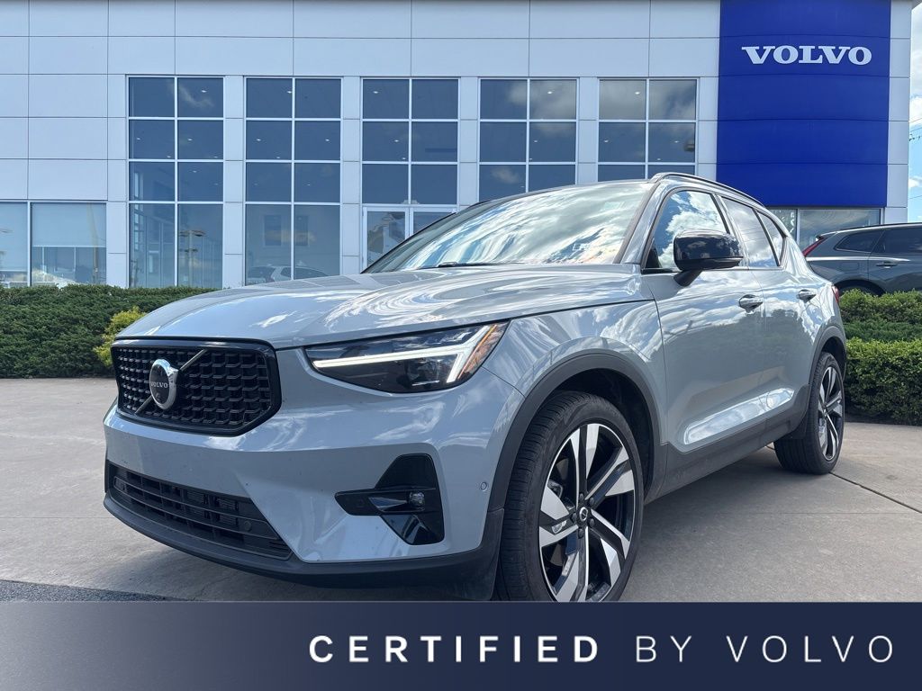 2024 Volvo XC40 B5 Ultimate Dark AWD's photo