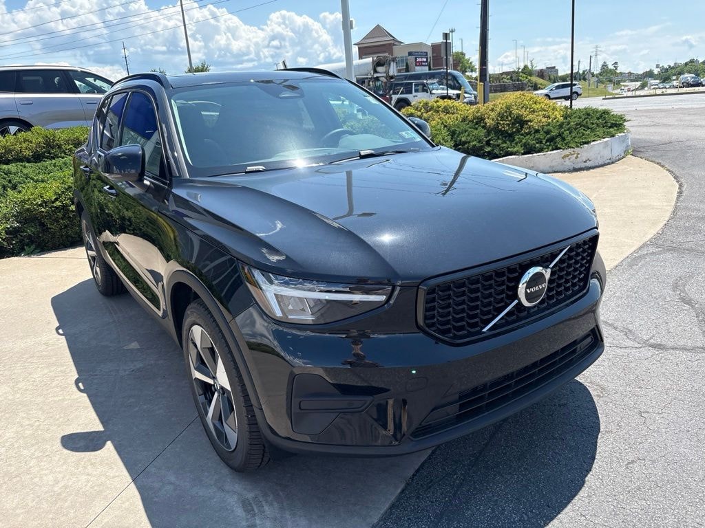 New 2026 Volvo XC40 B5 Core SUV