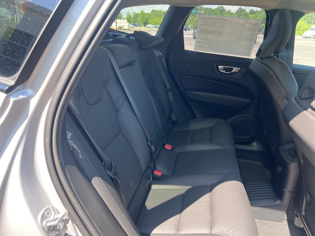 2025 Volvo XC60 Plus - Photo 35
