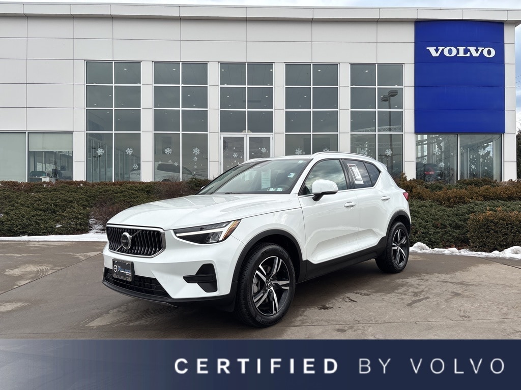 2025 Volvo XC40 Core's photo
