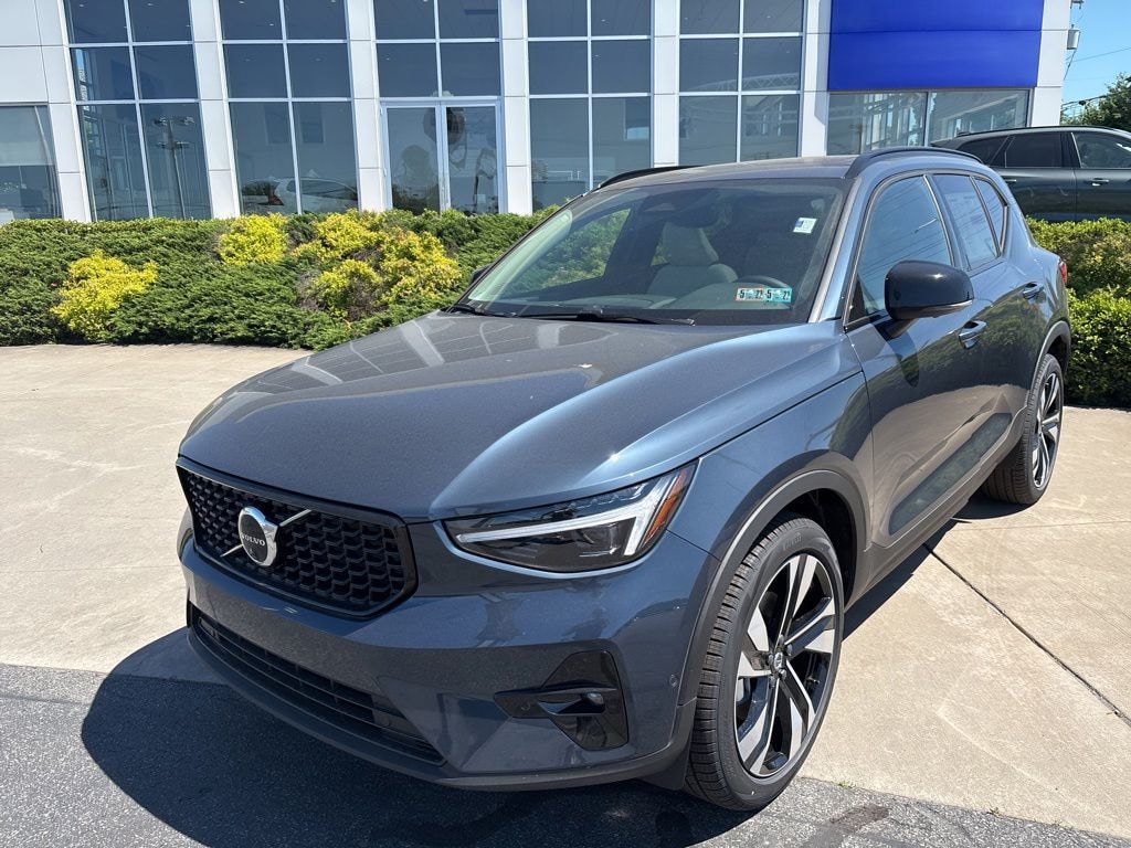 New 2026 Volvo XC40 B5 Ultra SUV