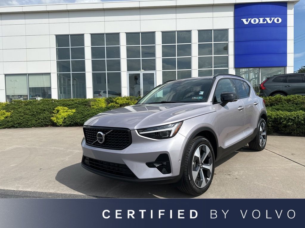 2026 Volvo XC40 B5 Plus Dark AWD's photo