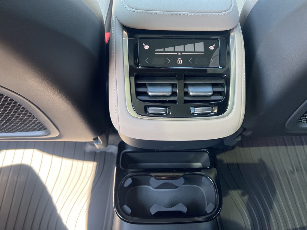 2026 Volvo XC90 Plus - Photo 30