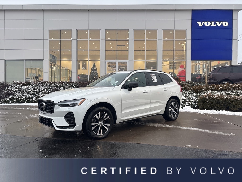 2025 Volvo XC60 Core's photo