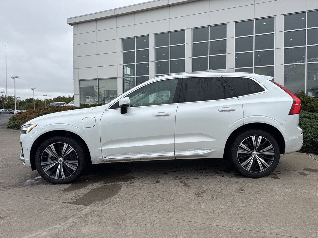 2022 Volvo XC60 Recharge Hybrid T8 Inscription photo 2