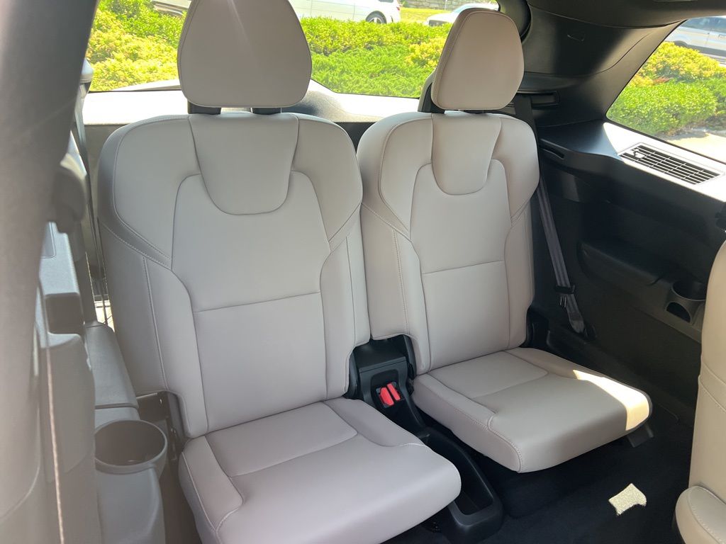 2026 Volvo XC90 Plus - Photo 37