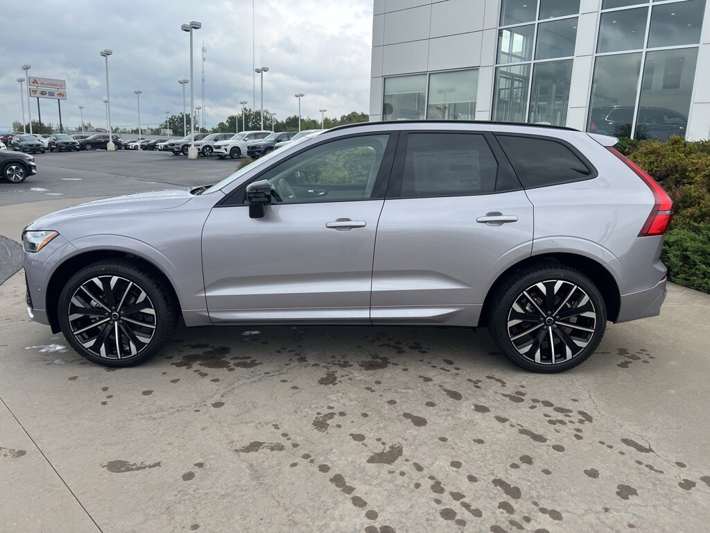 2026 Volvo XC60 B5 photo 3