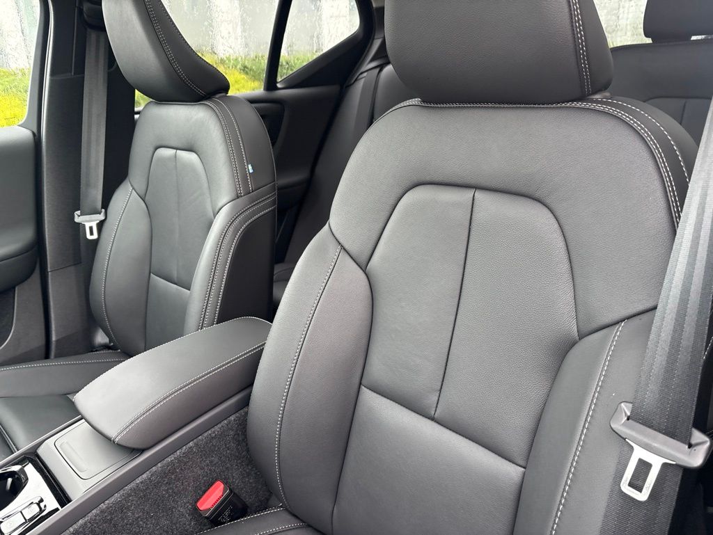 2026 Volvo XC40 Ultra - Photo 19