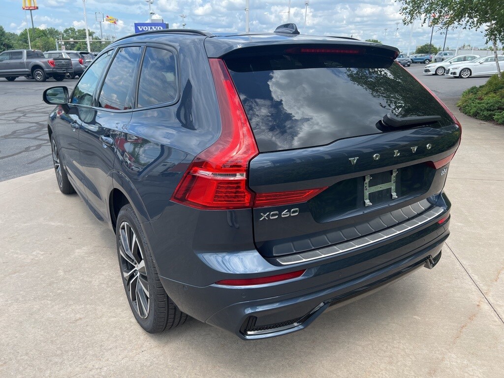 2023 Volvo XC60 B5 Plus photo 3