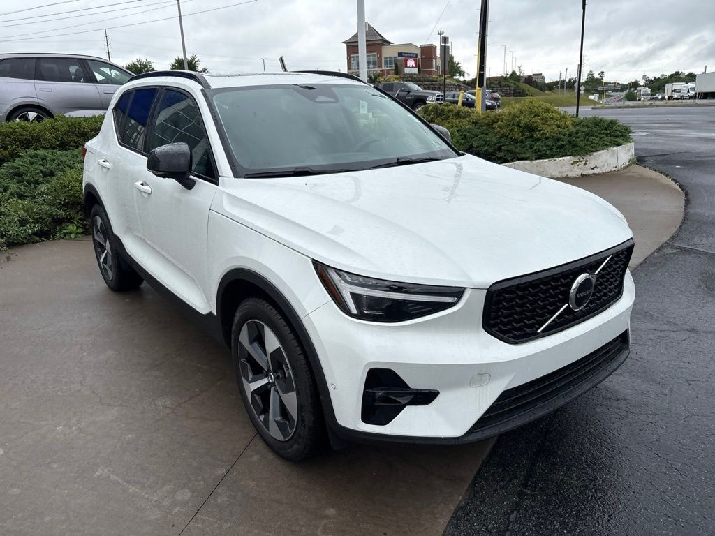 New 2026 Volvo XC40 B5 Plus SUV