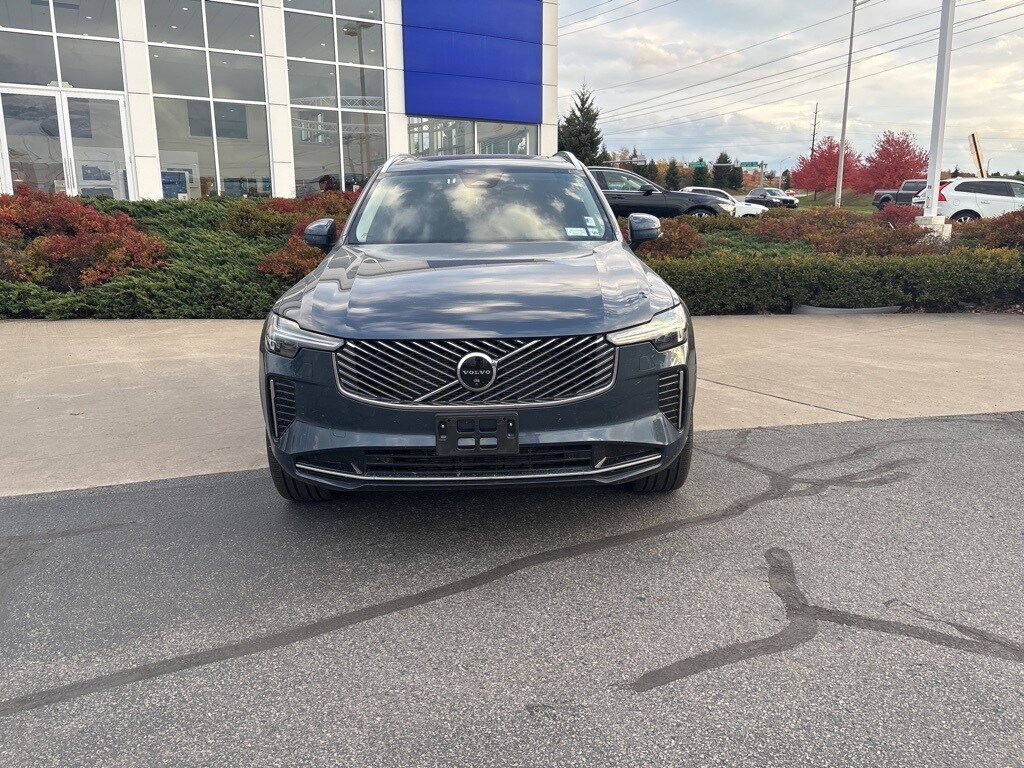 2025 Volvo XC90 Plus photo 2