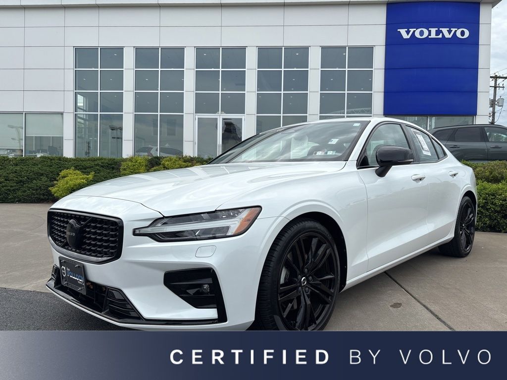 2023 Volvo S60 B5 Plus Black Edition's photo