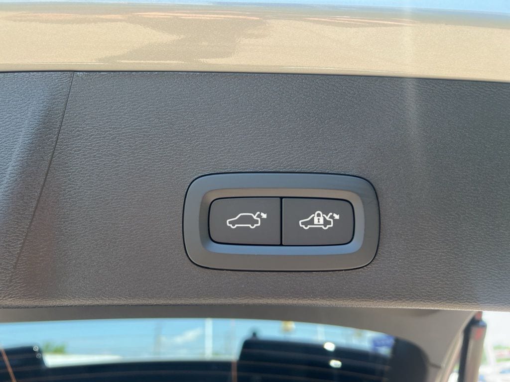 2026 Volvo XC40 Ultra - Photo 32
