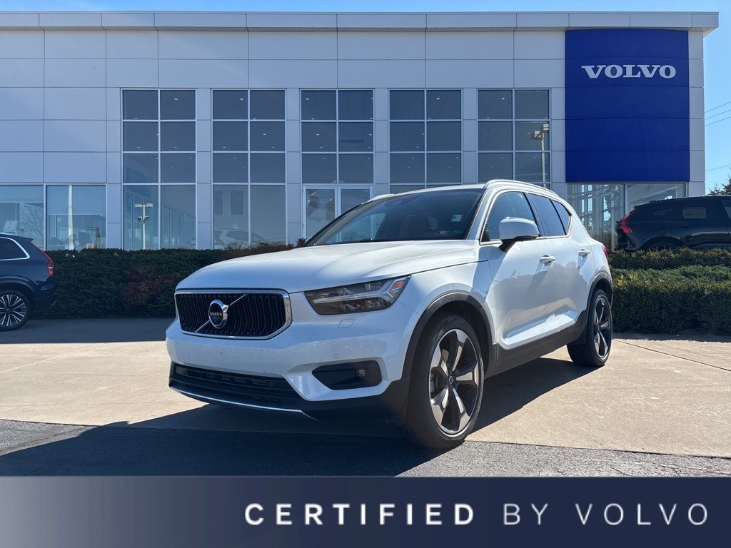 2022 Volvo XC40 Momentum