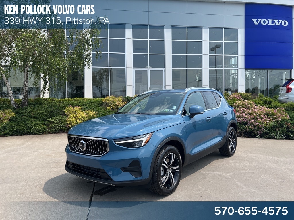2025 Volvo XC40 SUV 