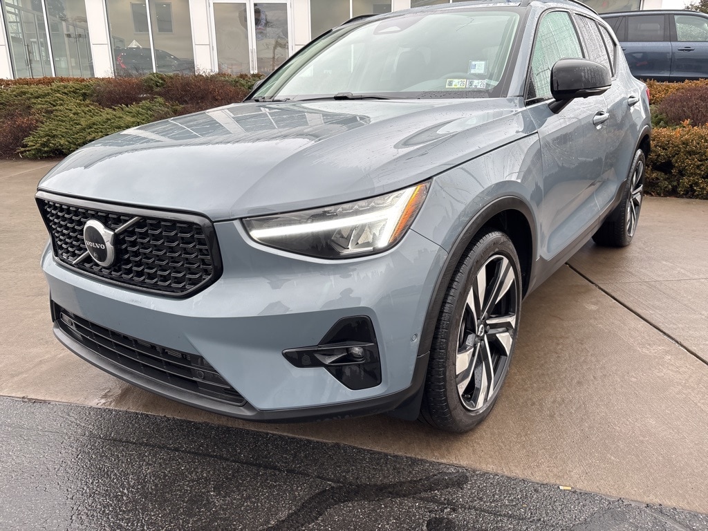 Certified 2023 Volvo XC40 B5 Plus Dark Theme SUV