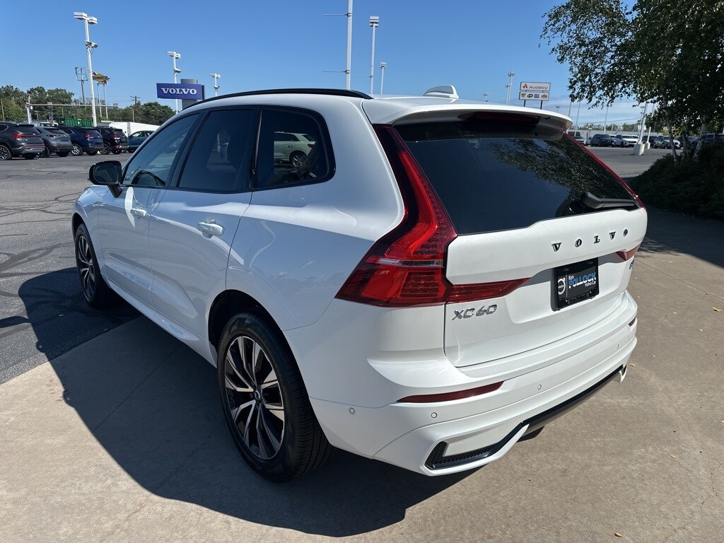 2025 Volvo XC60 B5 Plus photo 3