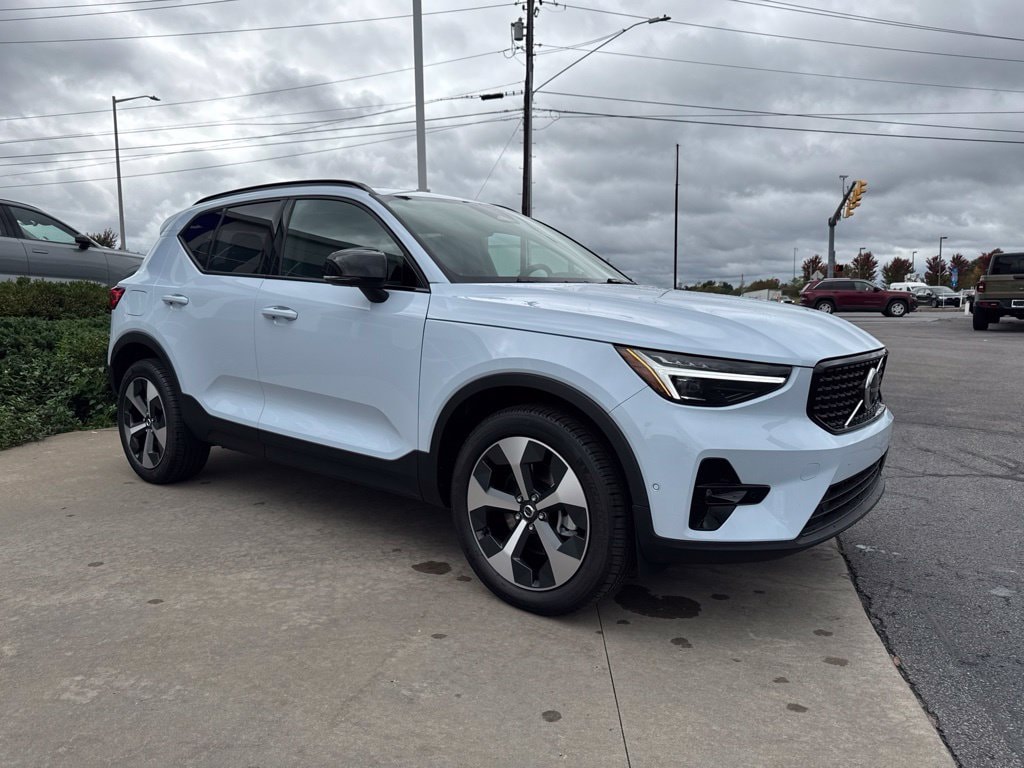 New 2026 Volvo XC40 B5 Plus SUV