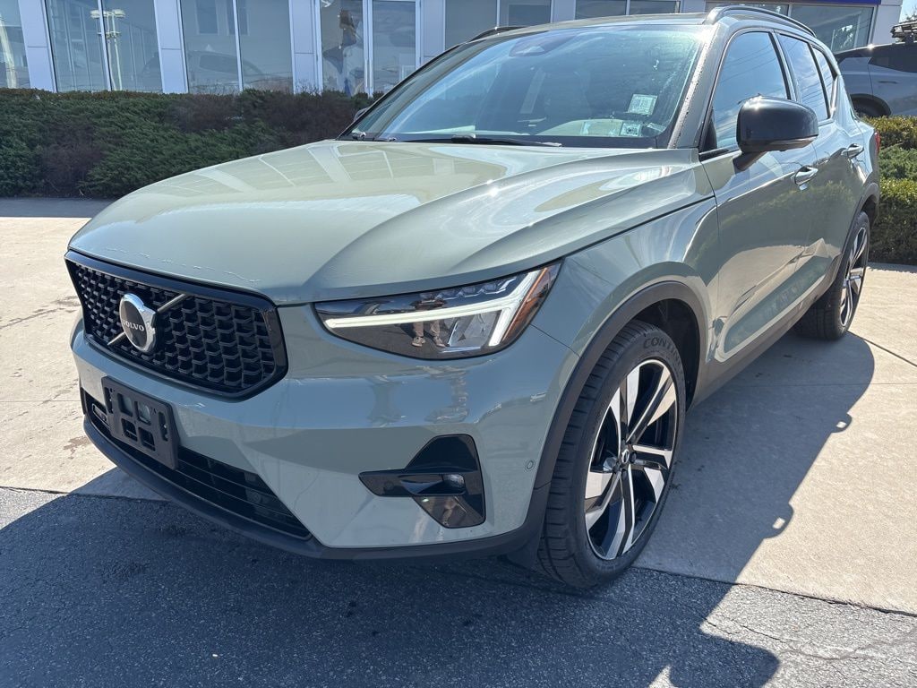Used 2023 Volvo XC40 Ultimate SUV