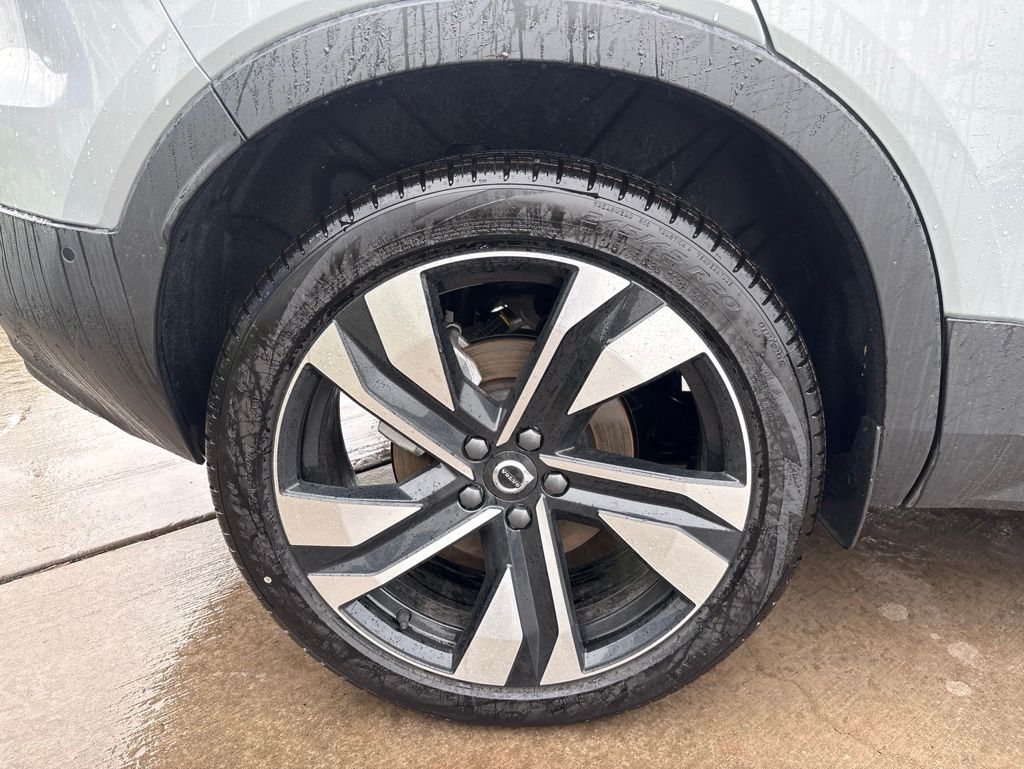 2026 Volvo XC40 Ultra - Photo 13