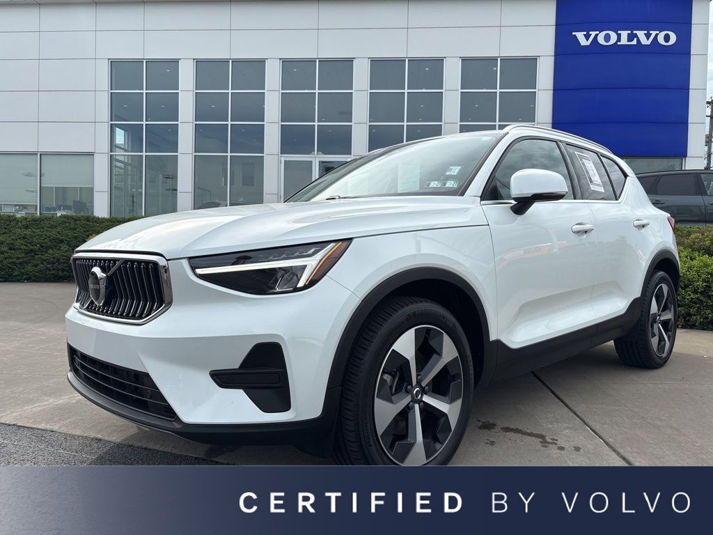 2025 Volvo XC40 B5 Core Bright AWD's photo