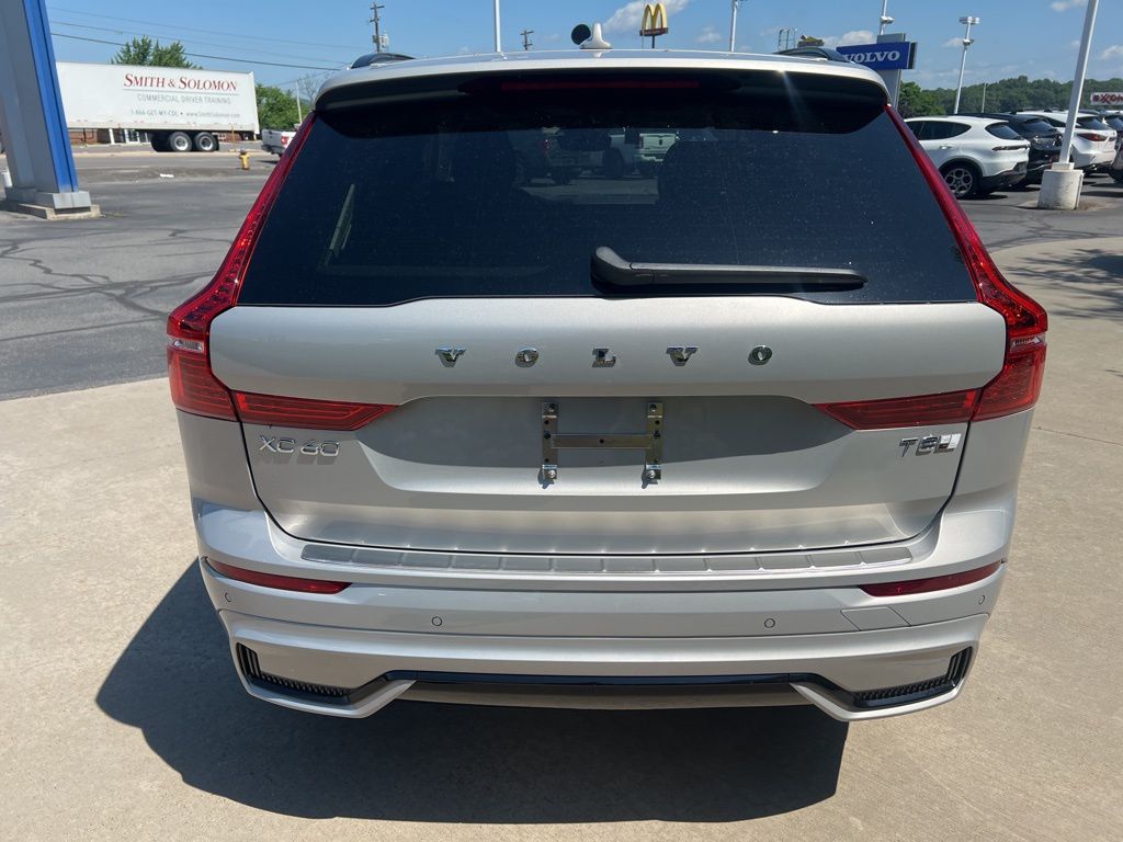 2025 Volvo XC60 Plus - Photo 4
