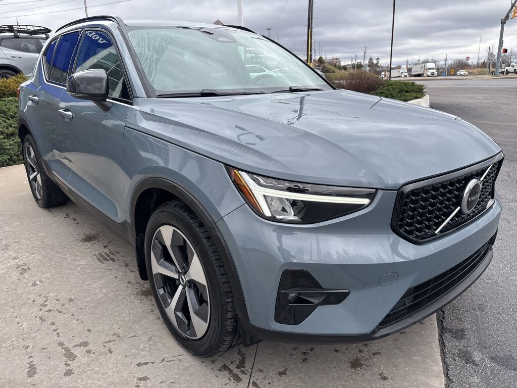 Used 2023 Volvo XC40 B5 Plus Dark Theme SUV