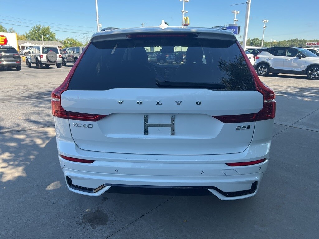 2025 Volvo XC60 B5 Plus photo 4