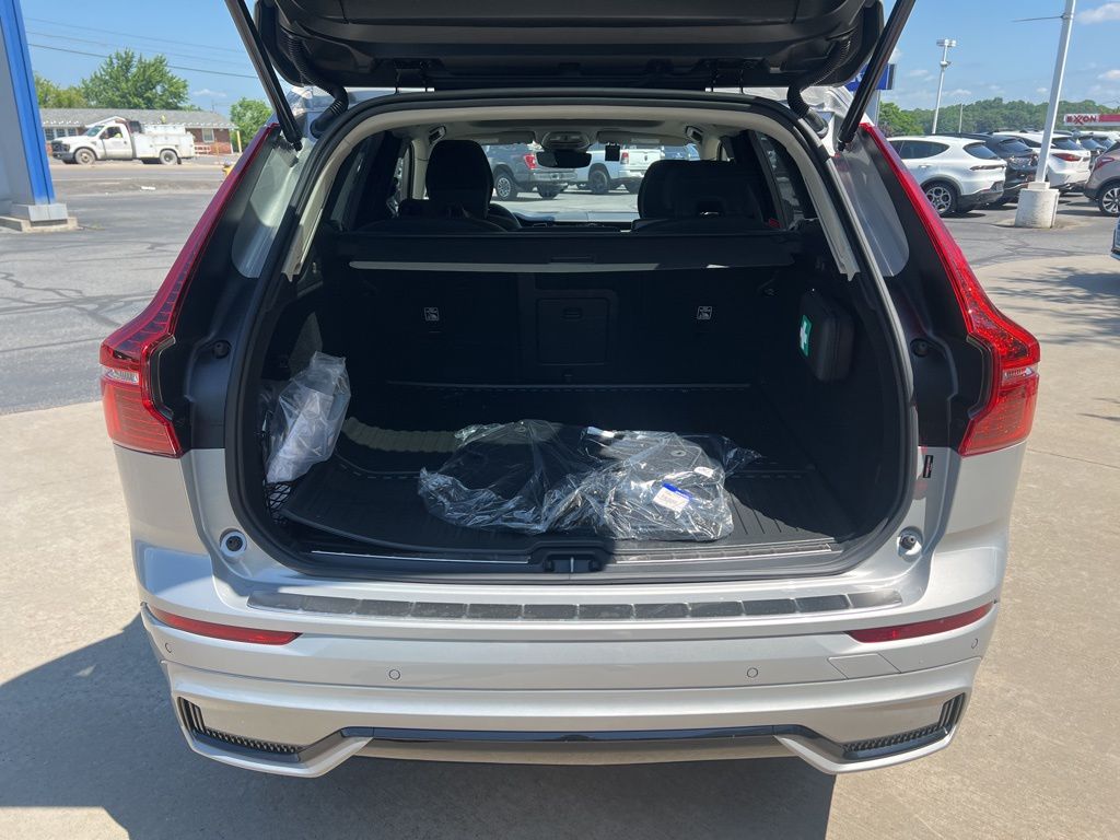 2025 Volvo XC60 Plus - Photo 32