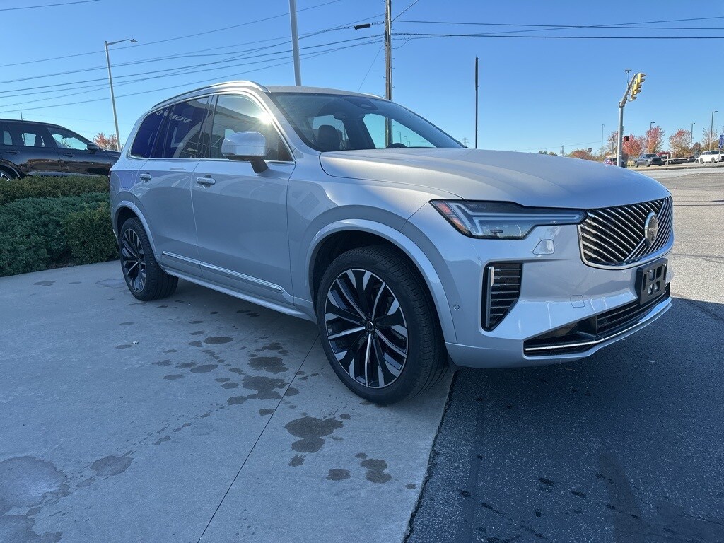 2025 Volvo XC90 Plus photo 3